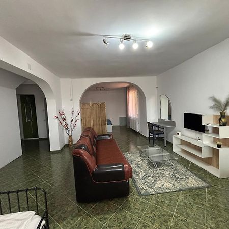 Hypnotic Villa Πιτέστι Εξωτερικό φωτογραφία
